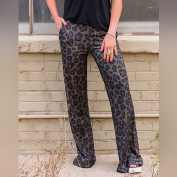 NWT Crazy Train Leopard Pilar Flare Bell Bottom Pants Size Small w/ Pockets - Picture 5 of 5